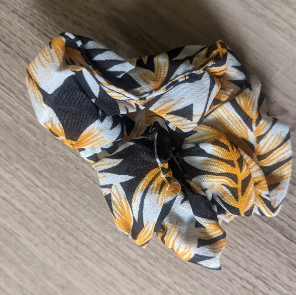 Golden peachy scrunchie set! - Picture 6 of 6